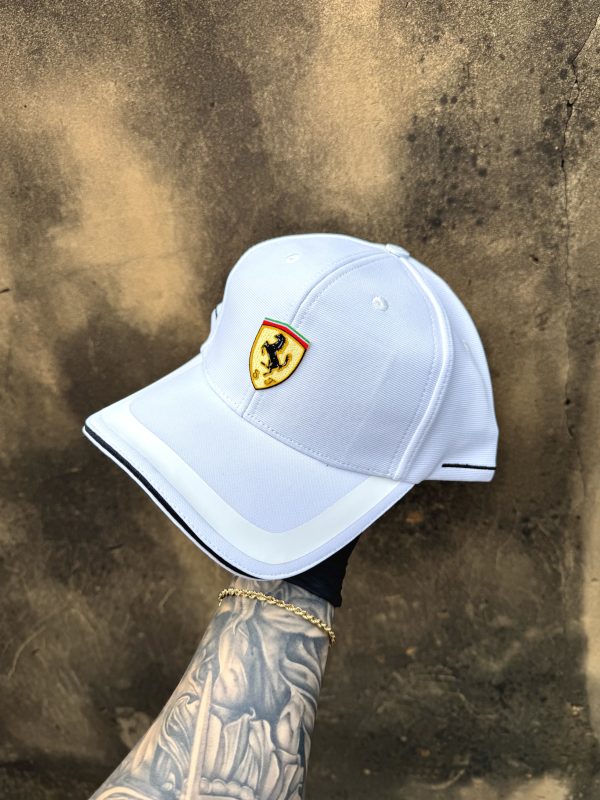 Gorra Ferrari Racing White: Pure Speed